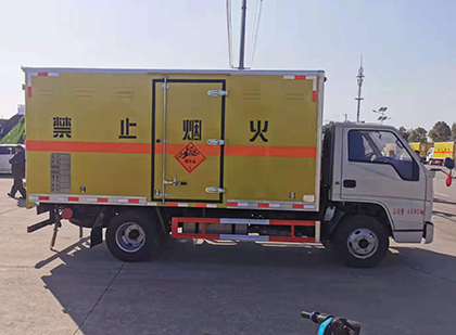 贡山爆破器材运输车
